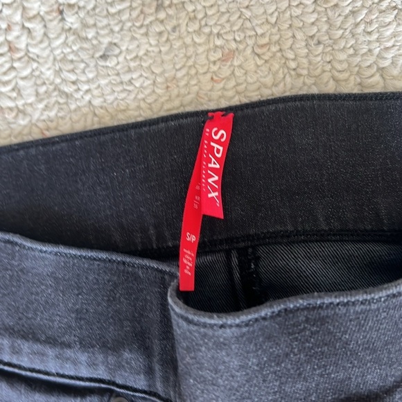 Spanx Denim Distressed Skinny Jeans Pants Pull On - Picture 4 of 5
